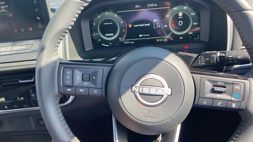 Nissan Qashqai 1.3 DiG-T MH N-Connecta 5dr Petrol Hatchback - Image 25
