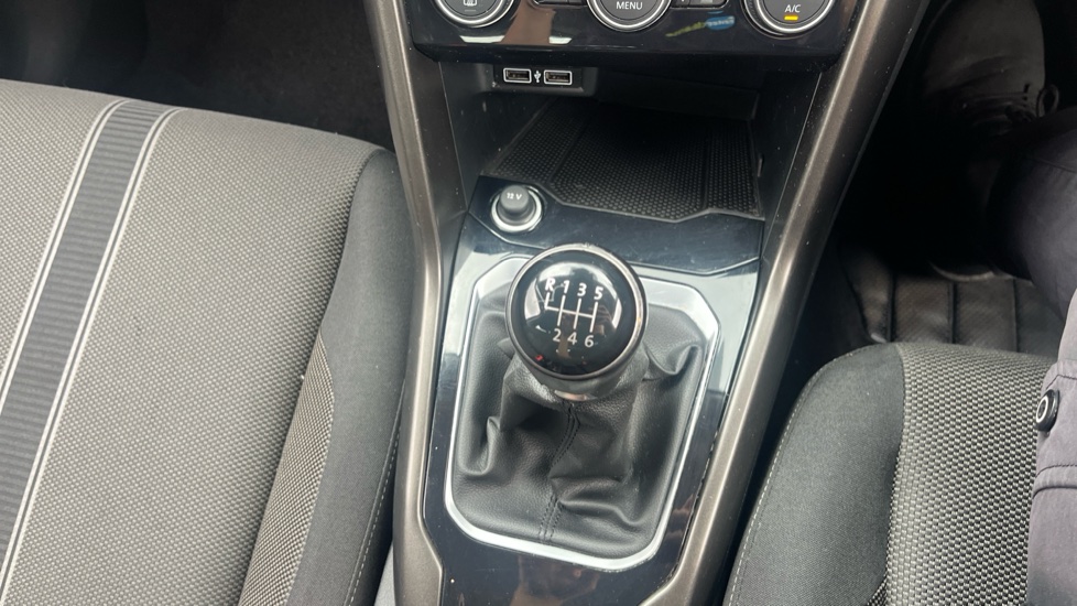Volkswagen T-Roc 1.0 TSI SE 5dr Petrol Hatchback - Image 13