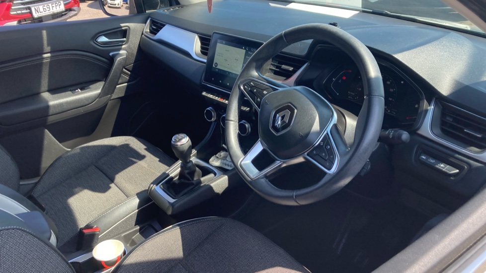 Renault Captur 1.0 TCE 90 Techno 5dr Petrol Hatchback - Image 11