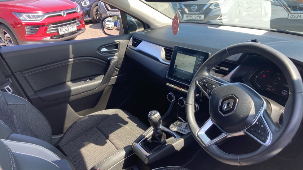 Renault Captur 1.0 TCE 90 Techno 5dr Petrol Hatchback - Image 14