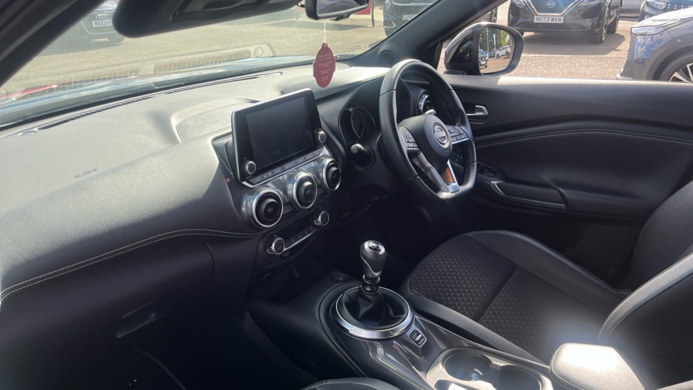 Nissan Juke 1.0 DiG-T 114 N-Connecta 5dr Petrol Hatchback - Image 9