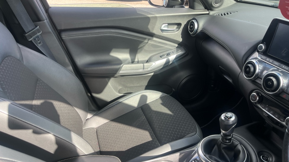 Nissan Juke 1.0 DiG-T 114 N-Connecta 5dr Petrol Hatchback - Image 14