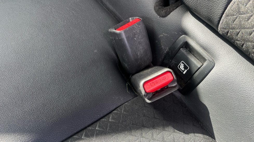 Nissan Juke 1.0 DiG-T 114 N-Connecta 5dr Petrol Hatchback - Image 17