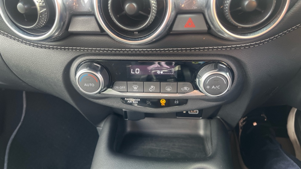 Nissan Juke 1.0 DiG-T 114 N-Connecta 5dr Petrol Hatchback - Image 21