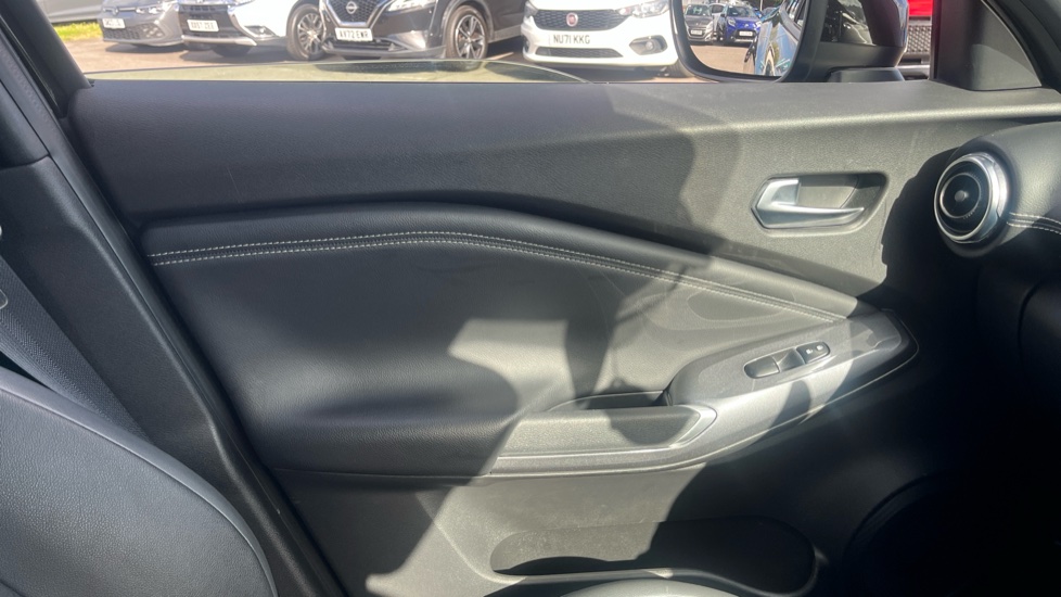 Nissan Juke 1.0 DiG-T 114 N-Connecta 5dr Petrol Hatchback - Image 23