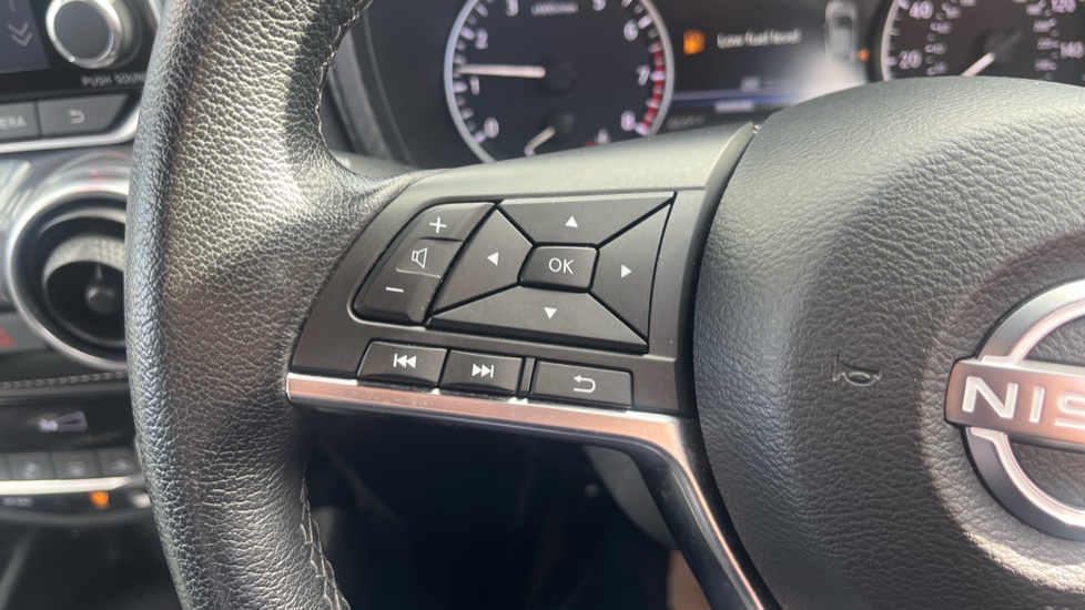 Nissan Juke 1.0 DiG-T 114 N-Connecta 5dr Petrol Hatchback - Image 27