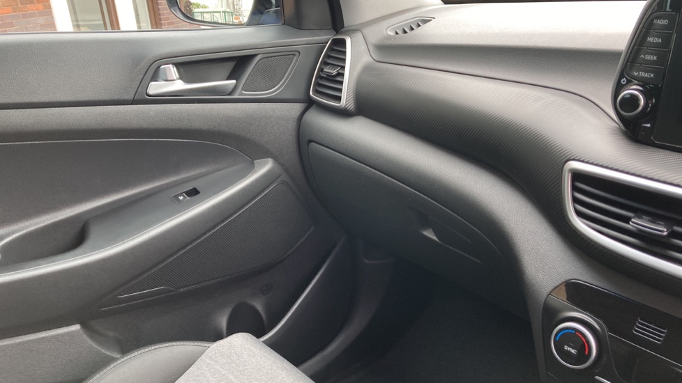 Hyundai TUCSON 1.6 GDi SE Nav 5dr 2WD Petrol Estate - Image 14