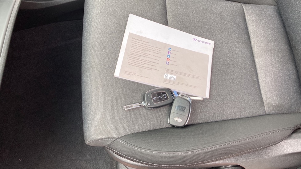 Hyundai TUCSON 1.6 GDi SE Nav 5dr 2WD Petrol Estate - Image 19
