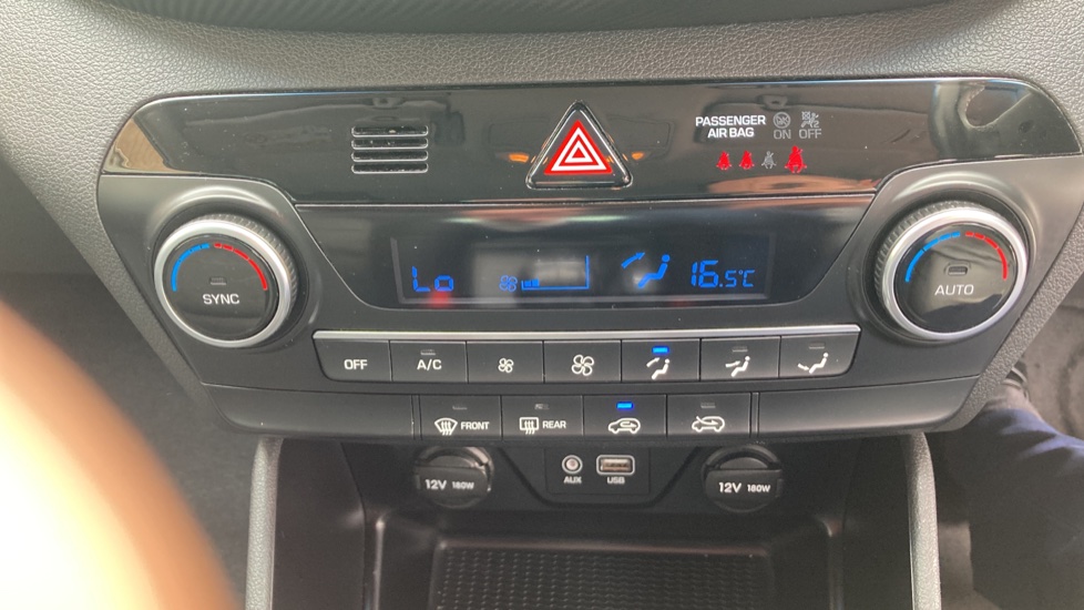 Hyundai TUCSON 1.6 GDi SE Nav 5dr 2WD Petrol Estate - Image 32