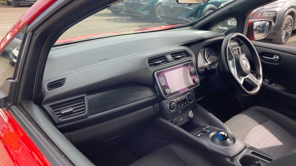 Nissan LEAF 110kW Acenta 39kWh 5dr Auto Electric Hatchback - Image 9