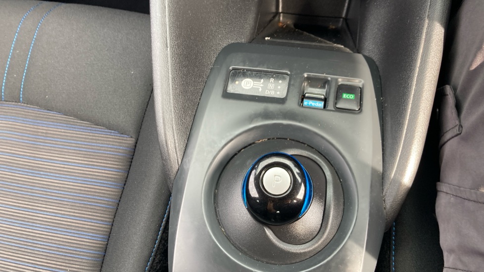 Nissan LEAF 110kW Acenta 39kWh 5dr Auto Electric Hatchback - Image 13