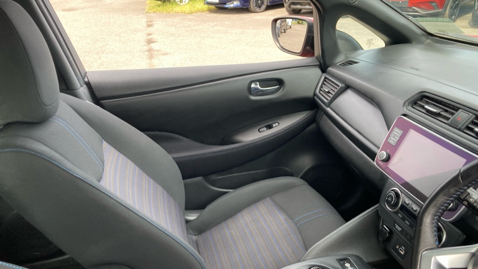 Nissan LEAF 110kW Acenta 39kWh 5dr Auto Electric Hatchback - Image 14