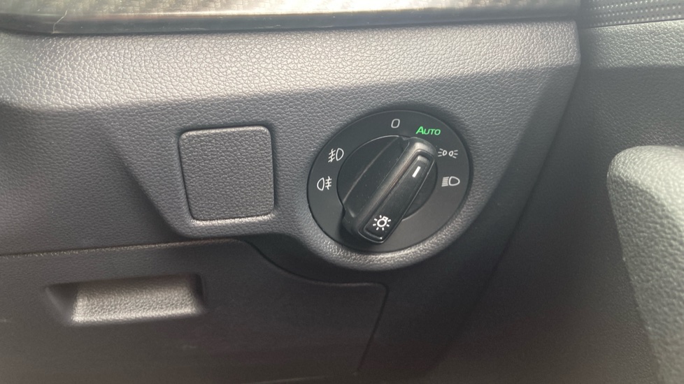 Skoda Kamiq 1.0 TSI 110 Monte Carlo 5dr DSG Petrol Hatchback - Image 27