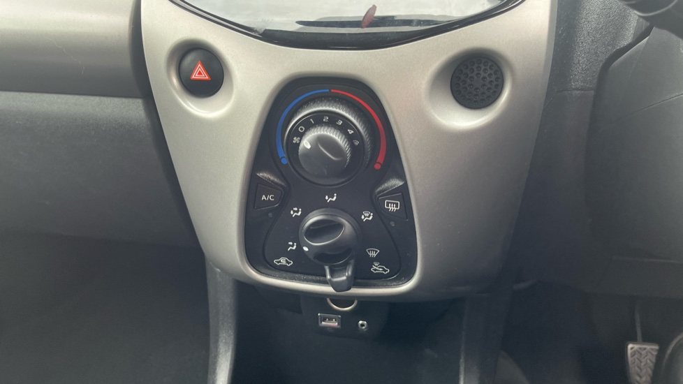Peugeot 108 1.0 Active 5dr 2-Tronic Petrol Hatchback - Image 23