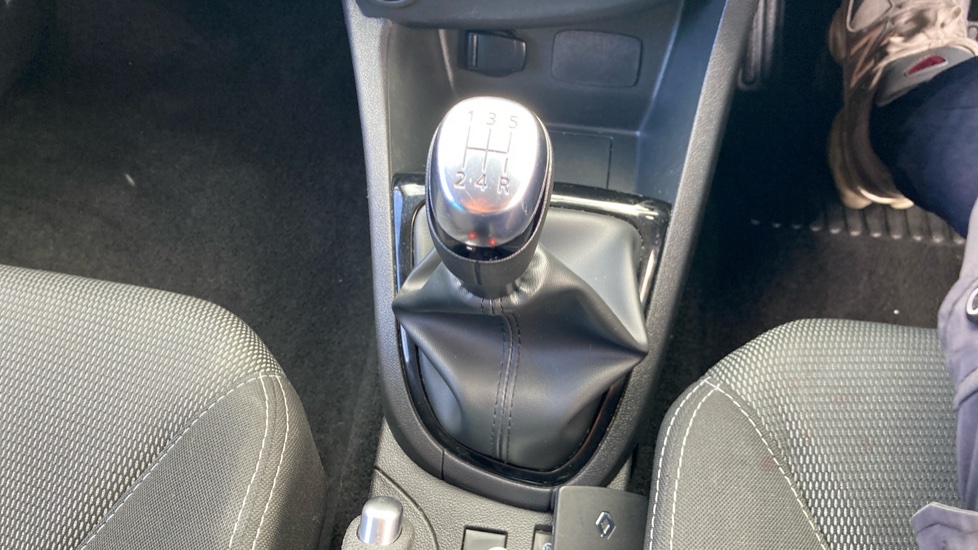 Renault Clio 0.9 TCE 90 Iconic 5dr Petrol Hatchback - Image 13