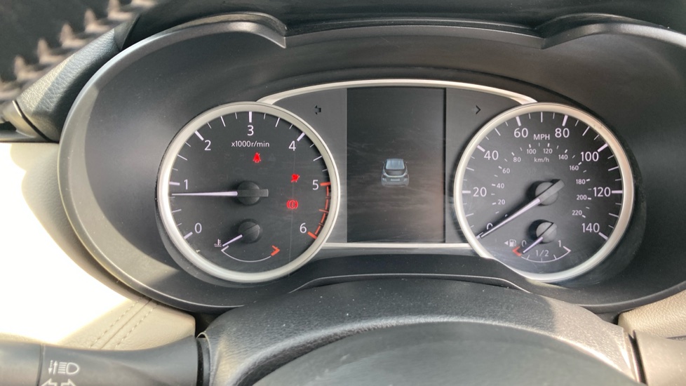 Nissan Micra 1.5 dCi Tekna 5dr Diesel Hatchback - Image 18