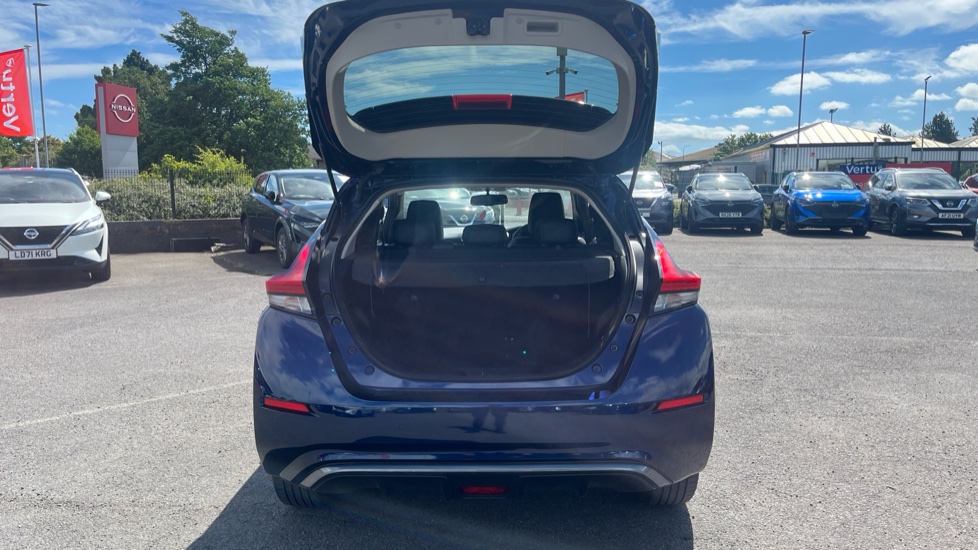 Nissan LEAF 110kW Tekna 39kWh 5dr Auto Electric Hatchback - Image 4
