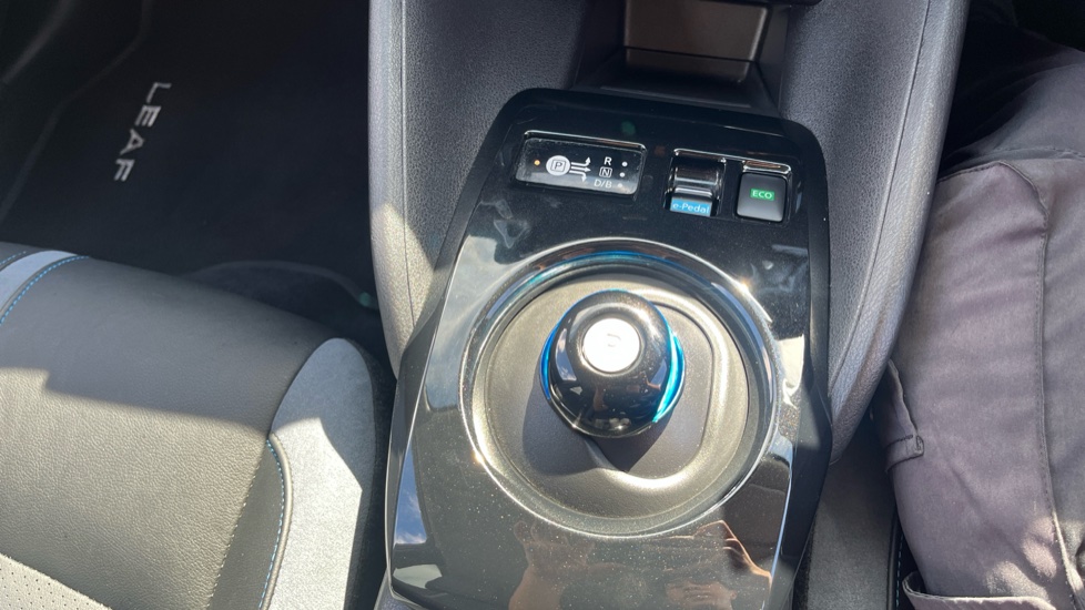 Nissan LEAF 110kW Tekna 39kWh 5dr Auto Electric Hatchback - Image 13