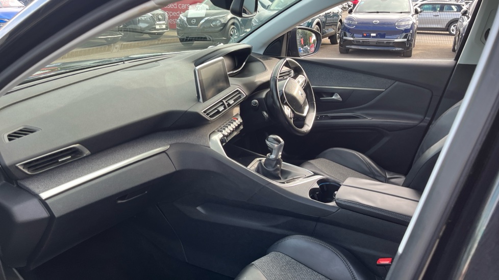 Peugeot 3008 1.2 PureTech Allure 5dr Petrol Estate - Image 9