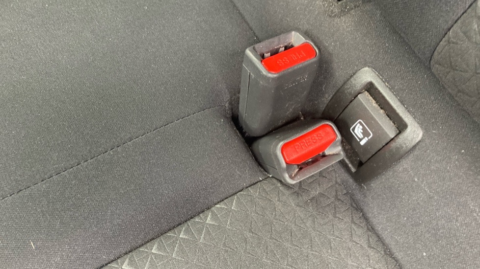 Nissan Juke 1.0 DiG-T N-Connecta 5dr Petrol Hatchback - Image 17