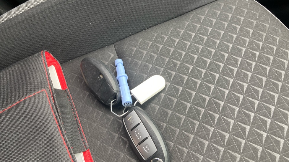 Nissan Juke 1.0 DiG-T N-Connecta 5dr Petrol Hatchback - Image 20