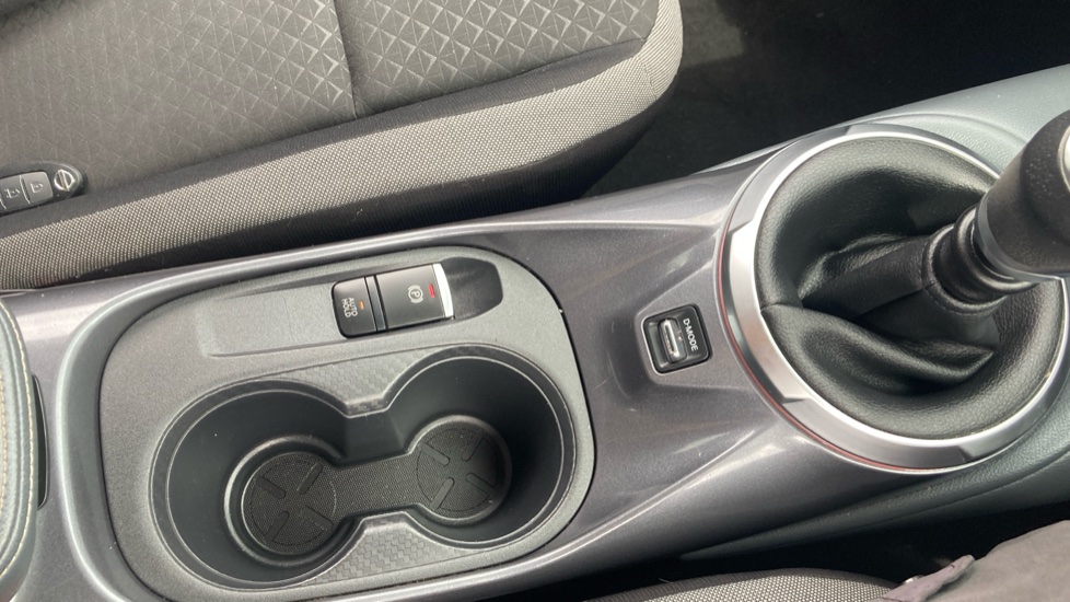 Nissan Juke 1.0 DiG-T N-Connecta 5dr Petrol Hatchback - Image 22