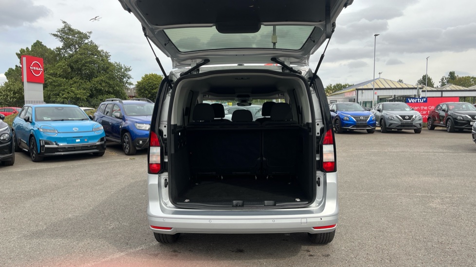 Ford Tourneo Connect 1.5 EcoBoost Titanium 5dr Auto Petrol Estate - Image 4