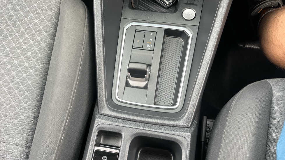 Ford Tourneo Connect 1.5 EcoBoost Titanium 5dr Auto Petrol Estate - Image 13