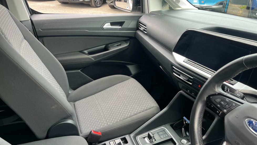 Ford Tourneo Connect 1.5 EcoBoost Titanium 5dr Auto Petrol Estate - Image 14