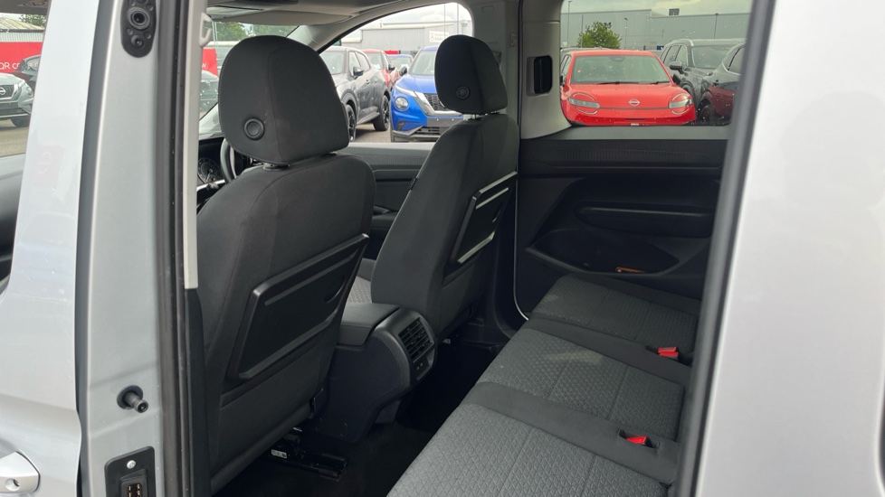 Ford Tourneo Connect 1.5 EcoBoost Titanium 5dr Auto Petrol Estate - Image 16