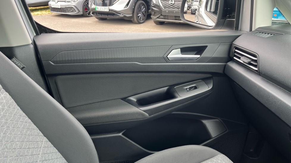 Ford Tourneo Connect 1.5 EcoBoost Titanium 5dr Auto Petrol Estate - Image 23