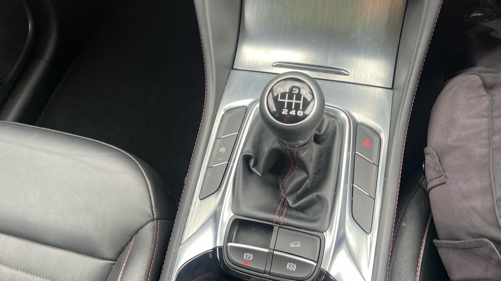 MG HS 1.5 T-GDI Exclusive 5dr Petrol Hatchback - Image 13