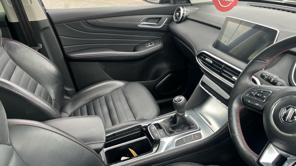 MG HS 1.5 T-GDI Exclusive 5dr Petrol Hatchback - Image 14