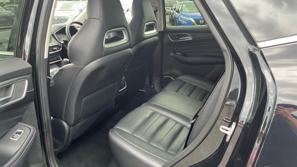 MG HS 1.5 T-GDI Exclusive 5dr Petrol Hatchback - Image 16