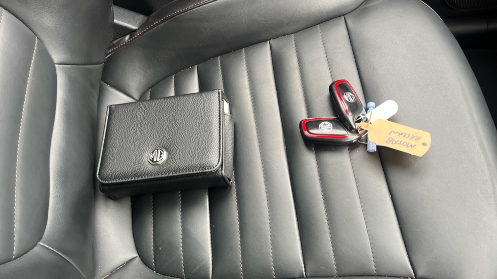MG HS 1.5 T-GDI Exclusive 5dr Petrol Hatchback - Image 19