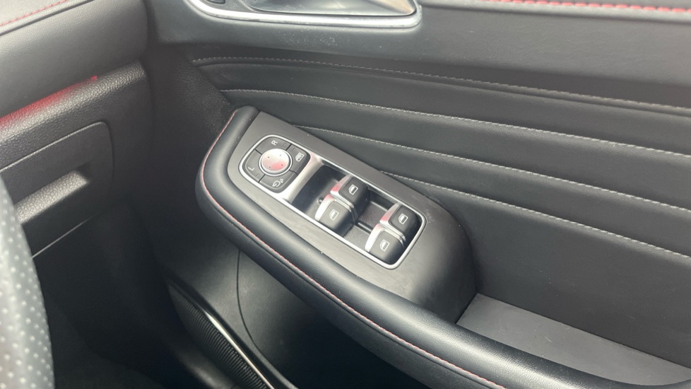 MG HS 1.5 T-GDI Exclusive 5dr Petrol Hatchback - Image 27