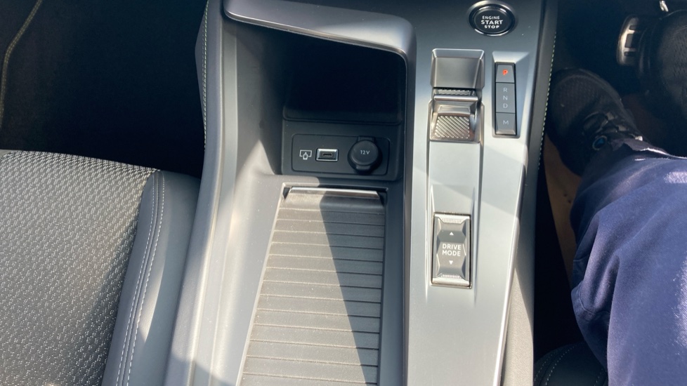 Peugeot 408 1.2 Hybrid 136 GT 5dr e-DSC6 Petrol Hatchback - Image 13