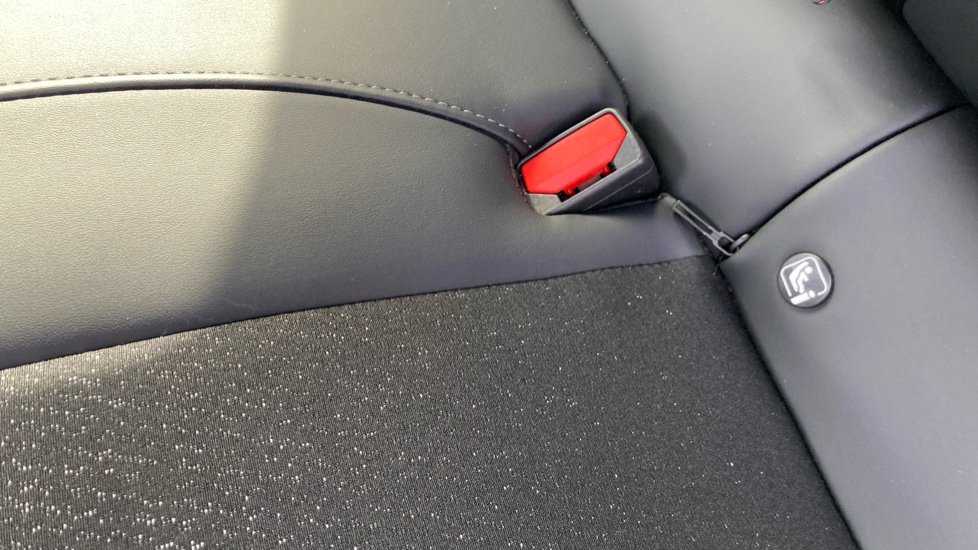 Peugeot 408 1.2 Hybrid 136 GT 5dr e-DSC6 Petrol Hatchback - Image 17