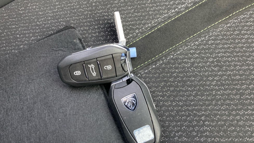 Peugeot 408 1.2 Hybrid 136 GT 5dr e-DSC6 Petrol Hatchback - Image 20