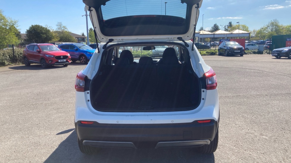 Nissan Qashqai 1.3 DiG-T 160 [157] N-Connecta 5dr DCT Glass Roof Petrol Hatchback - Image 4