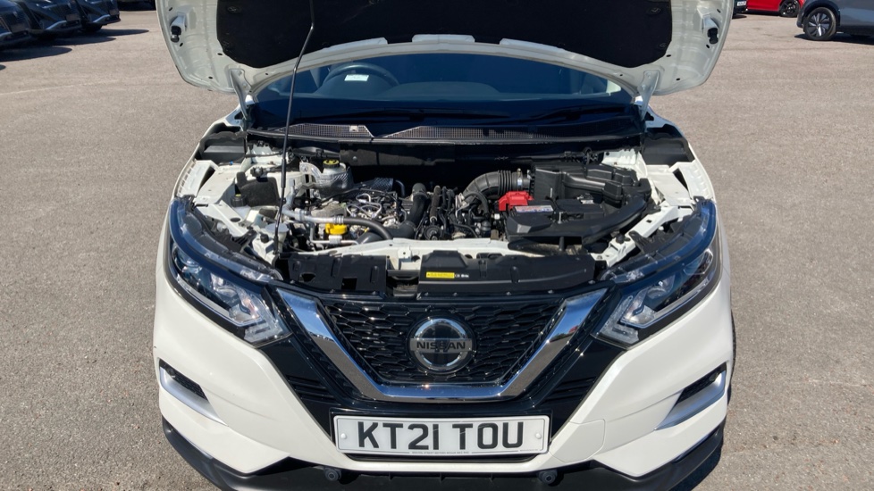 Nissan Qashqai 1.3 DiG-T 160 [157] N-Connecta 5dr DCT Glass Roof Petrol Hatchback - Image 8