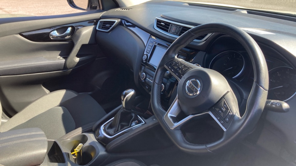 Nissan Qashqai 1.3 DiG-T 160 [157] N-Connecta 5dr DCT Glass Roof Petrol Hatchback - Image 11