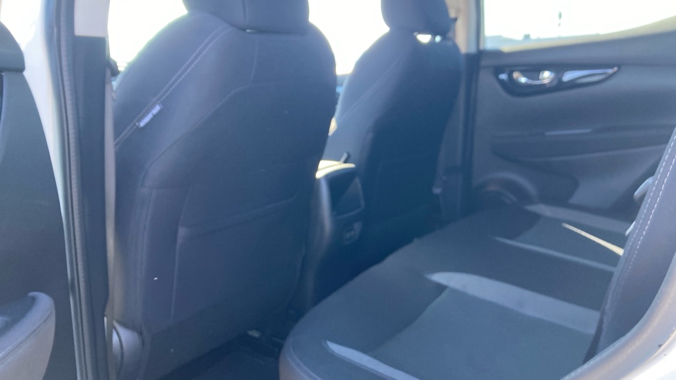 Nissan Qashqai 1.3 DiG-T 160 [157] N-Connecta 5dr DCT Glass Roof Petrol Hatchback - Image 16