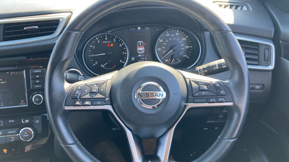Nissan Qashqai 1.3 DiG-T 160 [157] N-Connecta 5dr DCT Glass Roof Petrol Hatchback - Image 23