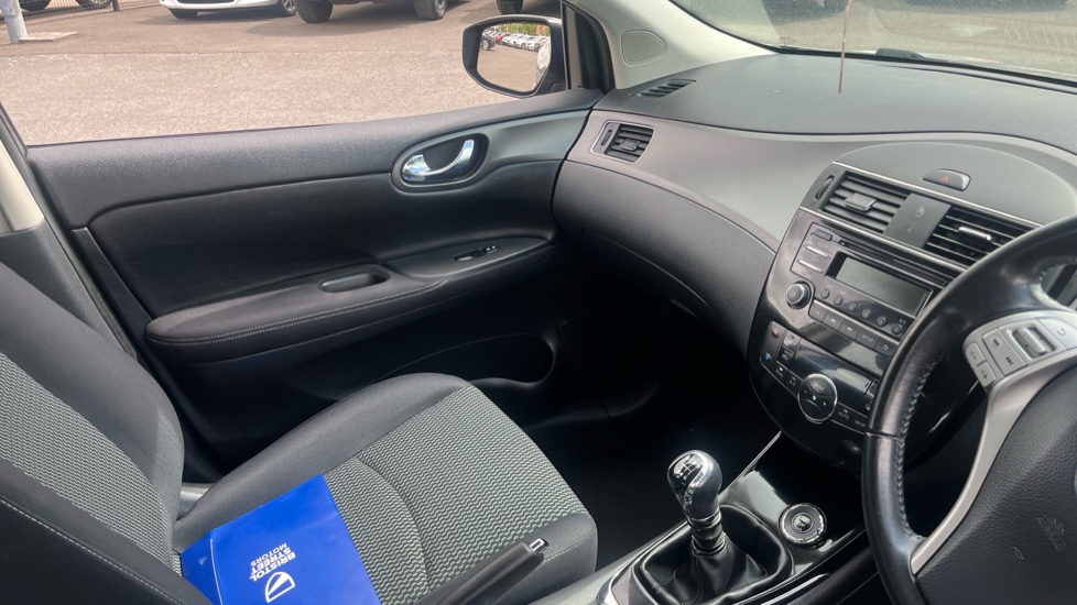 Nissan Pulsar 1.2 DiG-T Acenta 5dr Petrol Hatchback - Image 14