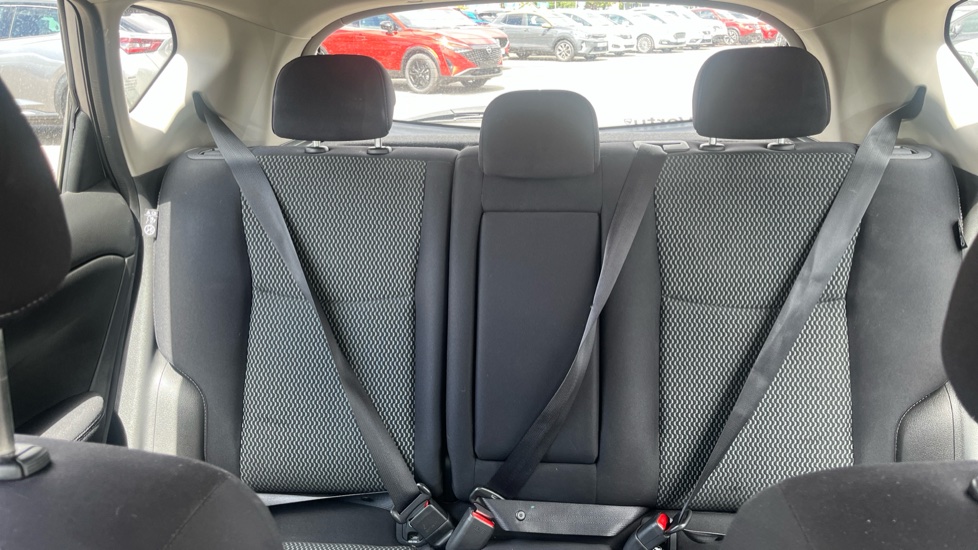 Nissan Pulsar 1.2 DiG-T Acenta 5dr Petrol Hatchback - Image 15