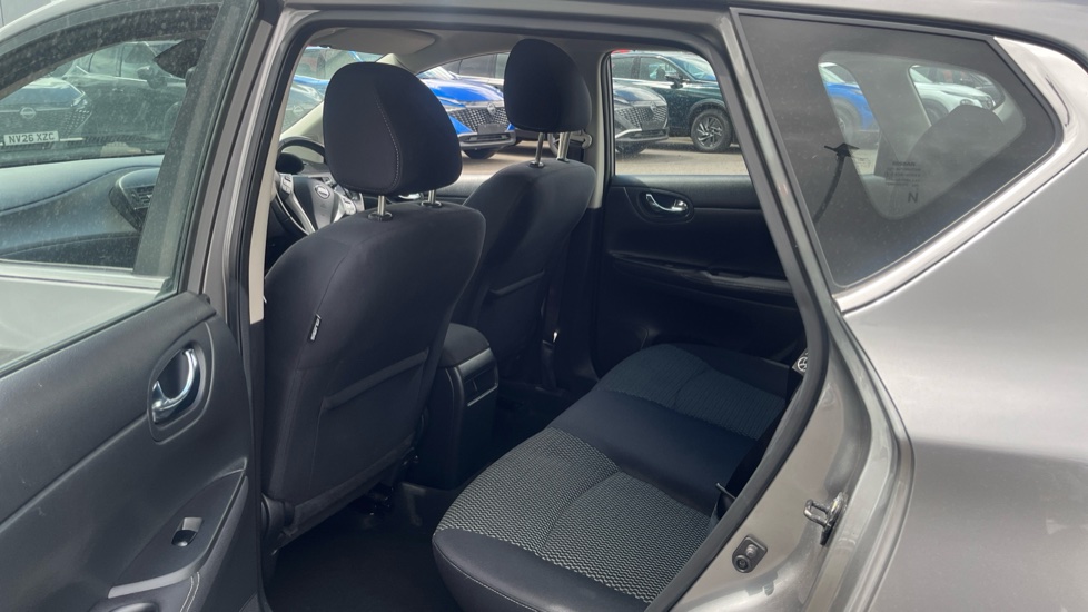 Nissan Pulsar 1.2 DiG-T Acenta 5dr Petrol Hatchback - Image 16