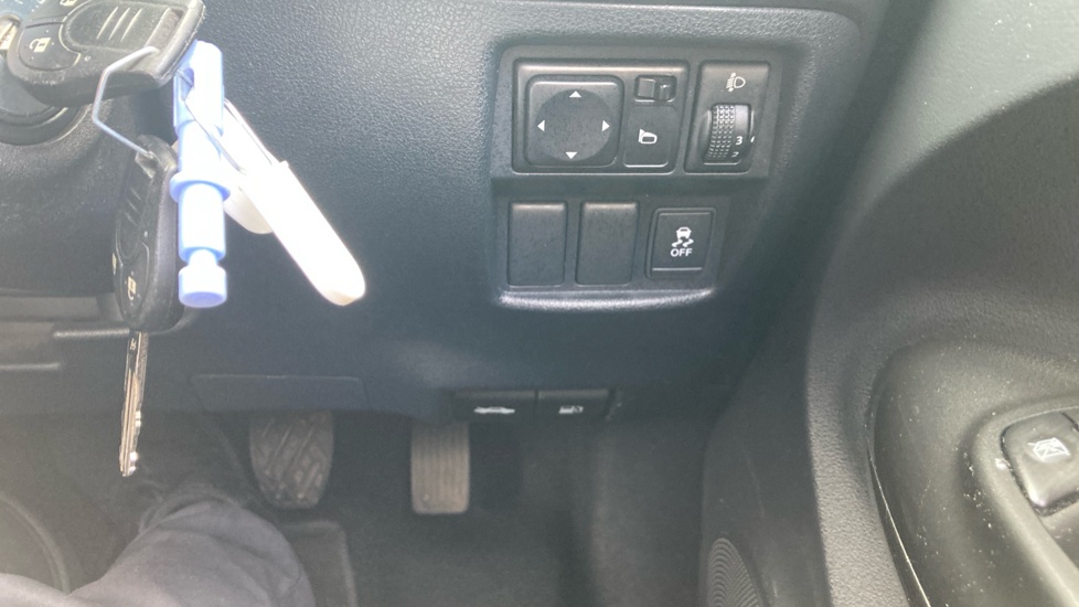 Nissan Juke 1.6 N-Tec 5dr Petrol Hatchback - Image 25