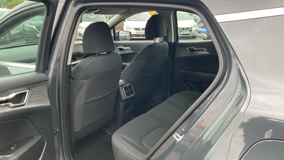 Kia Sportage 1.6T GDi 157 48V ISG 2 5dr Petrol Estate - Image 16