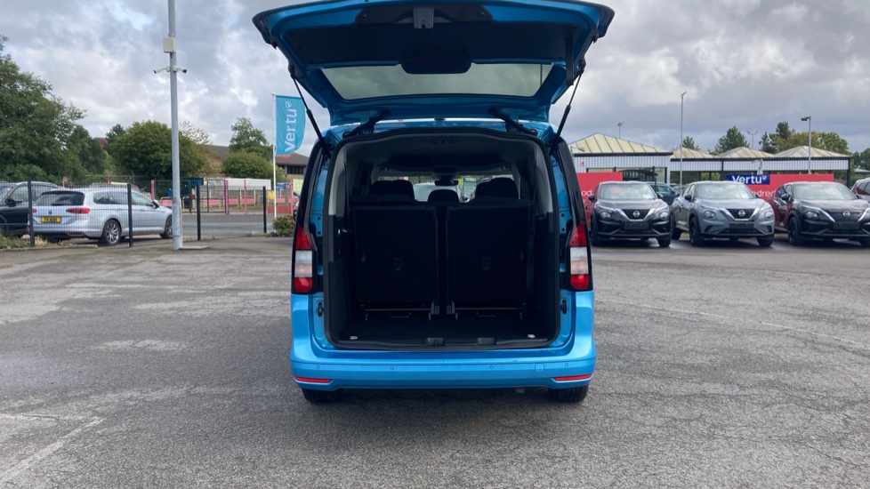 Ford Tourneo Connect 2.0 EcoBlue Titanium 5dr [7 seat] Diesel Estate - Image 4